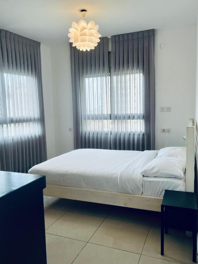 King David Apartment เนทันยา ภายนอก รูปภาพ