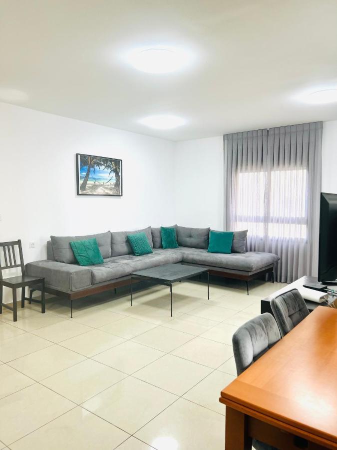 King David Apartment เนทันยา ภายนอก รูปภาพ
