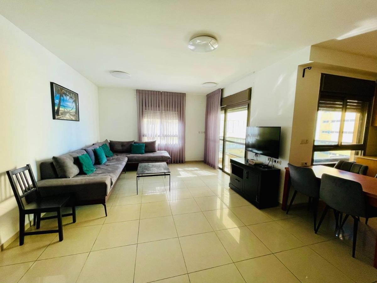 King David Apartment เนทันยา ภายนอก รูปภาพ