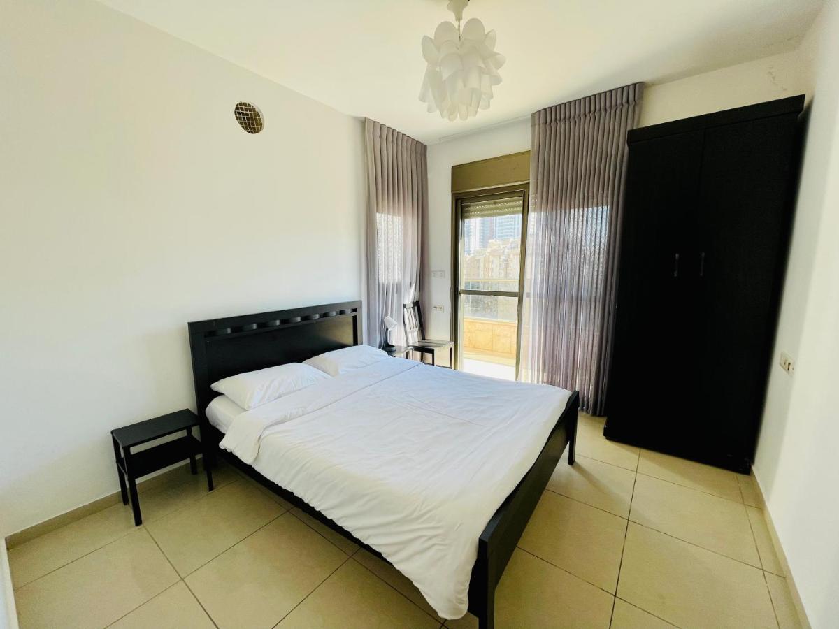 King David Apartment เนทันยา ภายนอก รูปภาพ