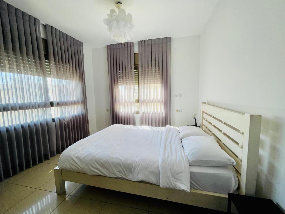 King David Apartment เนทันยา ภายนอก รูปภาพ