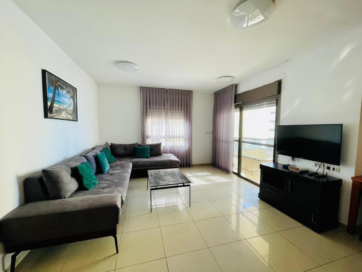 King David Apartment เนทันยา ภายนอก รูปภาพ
